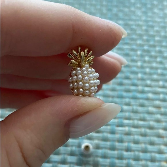 New French Retro Pineapple Pearl Earrings - Picture 6 of 7